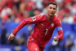 HOUSTON, TEXAS - 17 Juni: Cristiano Ronaldo dari Portugal saat pertandingan Grup K Piala Dunia FIFA 2026 antara Portugal dan Kongo DR di Stadion Houston pada 17 Juni 2026 di Houston, Amerika Serikat. (Foto oleh Robbie Jay Barratt - AMA/Getty Images)