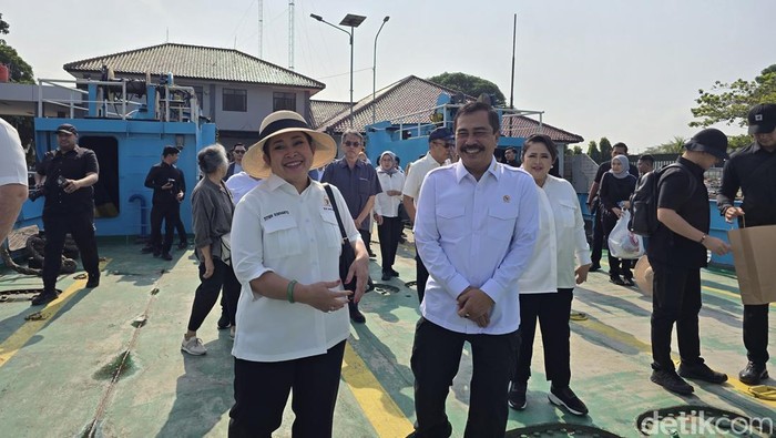 ketua-komisi-iv-dpr-ri-siti-hediati-soeharto-atau-titiek-soeharto-didampingi-menteri-imipas-agus-andrianto-mengunjungi-pulau-p-1781926547931_169