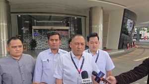 kuasa-hukum-sony-sonjaya-krisna-murti-kepada-wartawan-di-kejagung-1780914260975_169