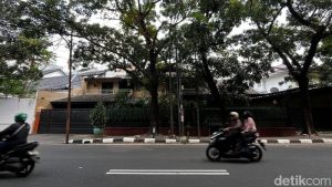 lokasi-kecelakaan-maut-di-jalan-leuser-jakarta-selatan-menewaskan-siswi-sman-6-akibat-motor-tersangkut-kabel-rumondangdetikcom-1781932617131_169