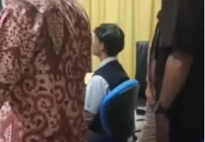 mahasiswa PNJ ciuman viral