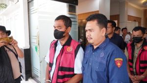 para-pelaku-saat-akan-ditahan-dok-kejari-siak-1782395286879_169