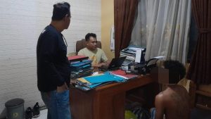 penampakan-pelaku-pembakaran-rumah-ortu-saat-diperiksa-di-polsek-sukolilo-pati-minggu-1462026-1781422203880_169