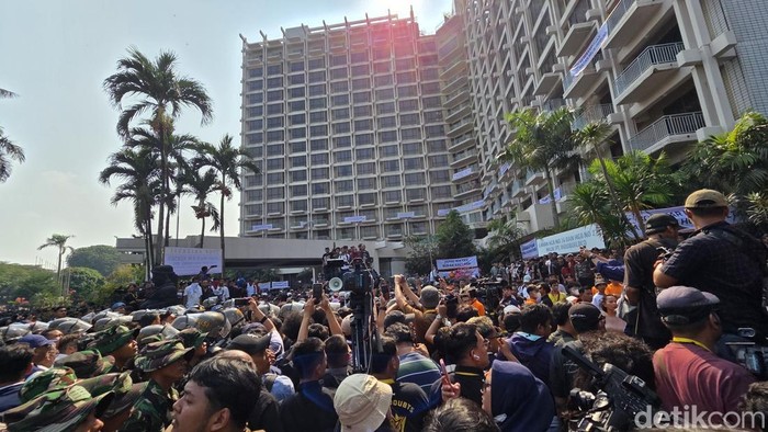 pihak-pengelola-gbk-memastikan-tak-pernah-ada-perjanjian-jual-beli-atas-tanah-blok-15-yang-ditempati-hotel-sultan-dan-tak-ada--1781768069184_169