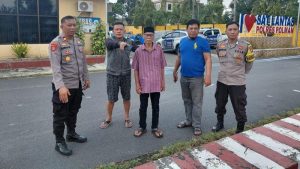 polisi-menangkap-kakek-berinisial-at-66-usai-menikam-ponakannya-inisial-wr-56-di-polman-1780837291938_169