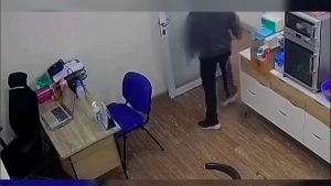 pria-berinisial-ma-tega-menusuk-seorang-perawat-klinik-gigi-di-kota-tangerang-banten-kejiwaan-ma-akan-diperiksa-terkait-kasus--1780377035754_169