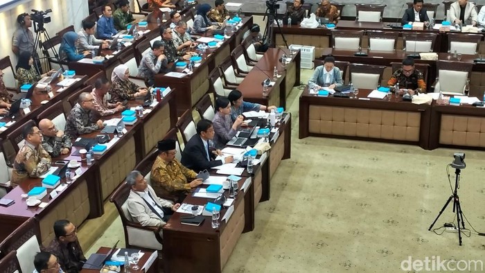 rapat-pemerintah-dengan-komisi-xi-1781174722975_169