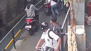 seorang-pengendara-sepeda-motor-di-palmerah-jakbar-dibacok-seorang-pelajar-polisi-telah-menangkap-pelaku-dok-istimewa-1781080746008_169