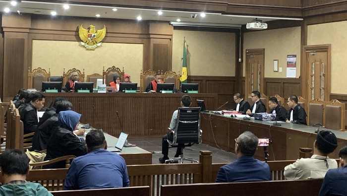 sidang-perdana-kasus-suap-mantan-ketua-ombudsman-hery-susanto-1782360033025_169