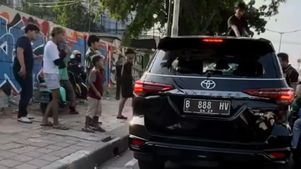 viral fortuner di tanah abang