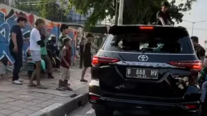 viral fortuner di tanah abang