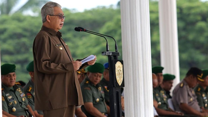 zaini-memimpin-apel-saat-menjabat-gubernur-aceh-foto-dok-humas-pemprov-aceh-1781352187594_169