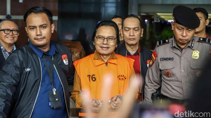 kpk-tahan-mantan-sekjen-mpr-maruf-cahyono-1783590775656_169