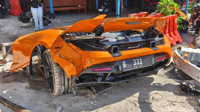 mclaren-terbelah-1783483386562_169