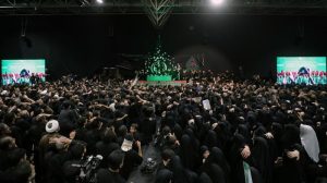 para-pelayat-menghadiri-acara-pra-pemakaman-untuk-mendiang-ayatollah-ali-khamenei-sehari-sebelum-seremoni-pemakamannya-digelar-1783062003301_169