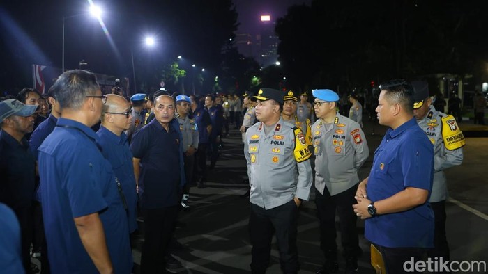 polda-metro-jaya-menggelar-apel-operasi-berantas-jaya-2026-1783123406446_169