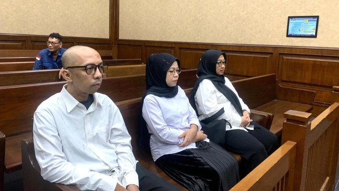 tiga-terdakwa-kasus-dugaan-korupsi-klaim-fiktif-jaminan-kecelakaan-kerja-jkk-pada-bpjs-ketenagakerjaan-kantor-wilayah-dki-jaka-1783579102478_169
